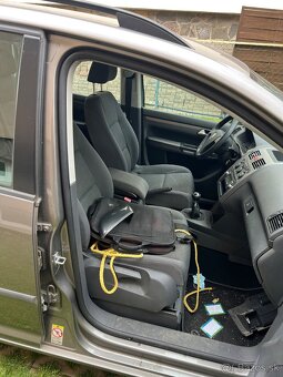 Predám VW Touran Facelift 1T2 1,4TDi 110kW poškodený motor - 14