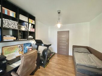 Na predaj moderná štýlová novostavba s garážou a pozemkom - 14