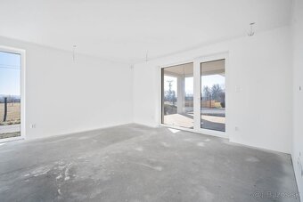 Novostavba- Bungalov s pekným výhľadom na Smolenický  zámok - 14