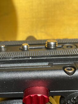 Predám nepoužívanú hlavu na statív NEEWER GN001 - 14