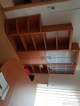 predam kancelarsky nabytok kniznica stoly - 14