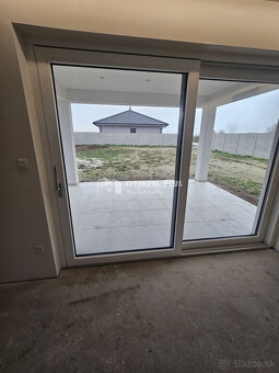 Na predaj 4 izbová moderná novostavba len 15 km od Komárna - 14