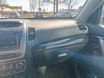 Kia Sorento 2.2 CRDI  4x4 automat 7 miestna verzia - 14