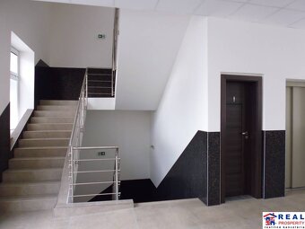MASARYKOVA: VOĽNÉ NEBYTOVÉ priestory s UMÝVADLOM cca 23 m2 - - 14