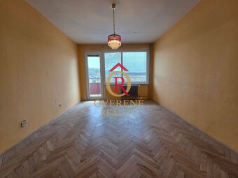 Na predaj veľký 3 izbový byt s komorou a 4 lodžiami v centre - 14