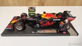 Max Verstappen 1:18 s figurkou - prvy titul Abu Dhabi 2021 - 14