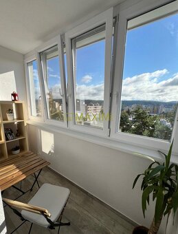 Veľmi pekný zrekonštruovaný 3- izbový byt s lodžiou na  ulic - 14