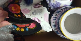 Modranská keramika - vaza krčah tanier drevená polica ... - 14