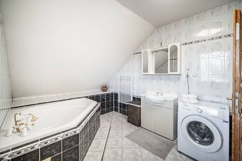 TOREA - 5i RODINNÝ DOM S BAZÉNOM NA PREDAJ - VEĽKÝ GROB - 14