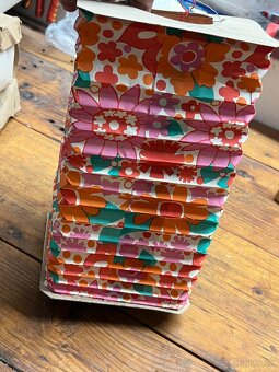 Staré Vianočné ozdoby s lampiónom a káblami. - 14