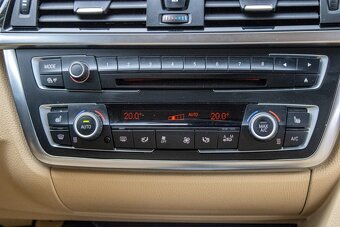 BMW 320 d xDrive Touring Luxury Adaptivne BiXenony - 14