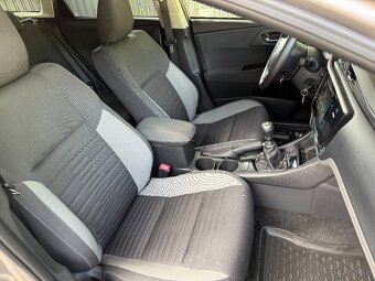 Toyota Auris combi 1.6 97kW, 8/2015 kup.SR 106tis.km - 14