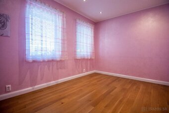 ZNÍŽENÁ CENA Nádherný rodinný dom s nádychom luxusu - 14