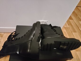 Nové nenosené Vyššie topanky na Zimu H&M č.36 - 12 Eur - 14