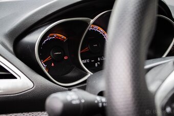 Lada Vesta SW Cross 1.6 MPI, 75kW, M5 - 14