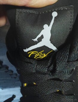 Jordan RETRO 4 Yellow - 14