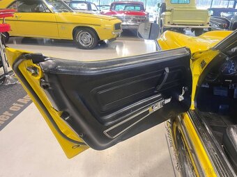 Chevrolet Corvette Stingray Convertible z roku 1972 - 14