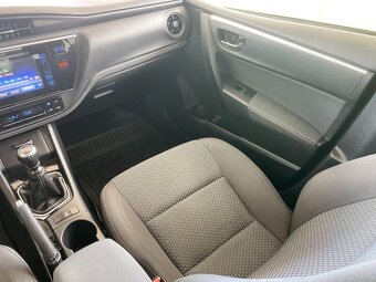 Toyota Corolla 1.6 Valvematic 97kW sedan - 14
