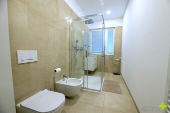 Štýlový 2-izbový byt na prenájom s lodžiou a parkovaním - 14