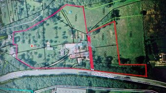 Rozsiahly pozemok (10 000m2) s viacerými budovami priamo vo  - 14