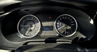 Toyota Hilux 2.4 L D-4D 4x4 - 14