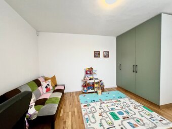 5- izbový rodinný dom s veľkým pozemkom v Lehniciach - 14
