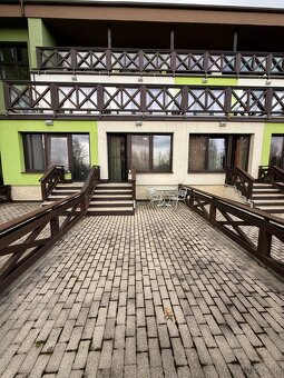 Atraktívny apartmán s terasou parkovaním a wellness - 14