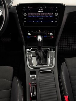 Volkswagen Passat Variant 2.0 TDI Elegance 4Motion DSG - 14