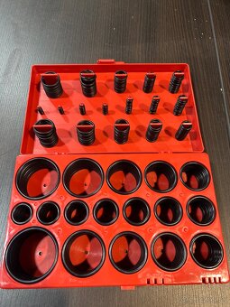 V ponuke hydraulické komponenti - 14