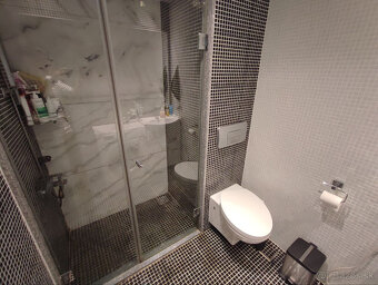 EXKLUZÍVNE  Luxusný 2-izbový apartmán s výhľadom na more v - 14