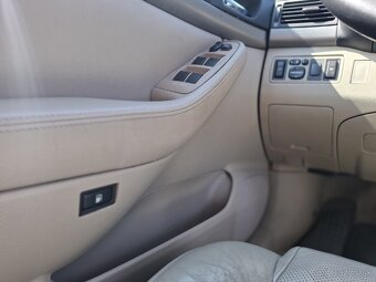 Toyota Avensis Combi 2.2 D-4D Lux - 14