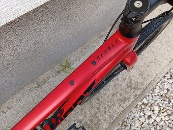 Ponúkam na predaj gravel Giant Revolt 1  28" - 14