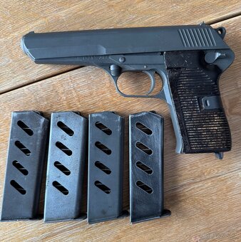 Zbierka pistoli ČZ - 14