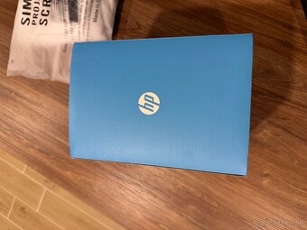 Nový HP Projector CC200 s diaľkovým ovládačom plus plátno - 14