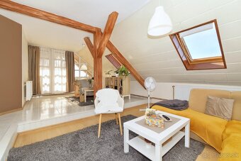 Rodinný dom s dvoma bytmi, 2 garáže, záhrada, bazén, DS - 14