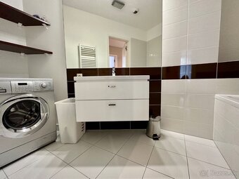 Prenájom 4 izbový byt na Landererovej ulici Bratislavy. - 14