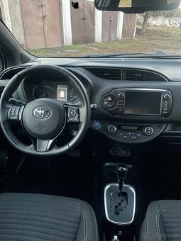 Toyota Yaris Hybrid 1.5 CVT - 14