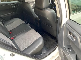 Toyota Auris 1.8i HYBRID, rok 12/2018, naj.92xxx km - 14