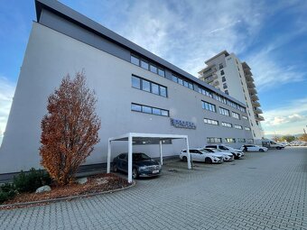 Prenájom 200m2 obchodných priestorov, prízemie Living centra - 14
