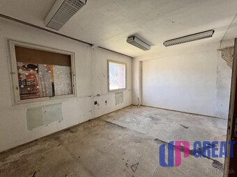 Na predaj budova s veľkým pozemkom–priemyselná zóna,Gbely - 14