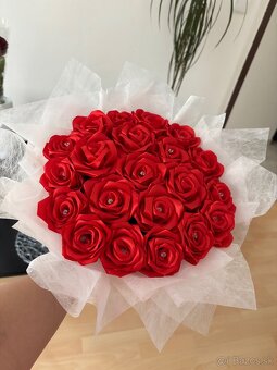 Box/kytica ruží zo saténových stušiek - 14