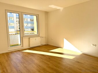 NOVÁ REKONŠTRUKCIA Veľký 2-izbový byt, loggia - 14