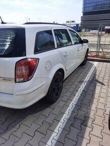 Opel Astra h combi - 14