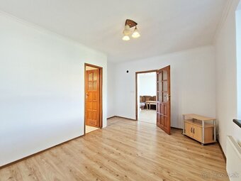 NOVÁ CENA: 7 IZBOVÝ RODINNÝ DOM, POZEMOK 800 m2, HUNCOVCE - 14
