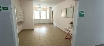 REZERVOVANÉ Moderný 3+1 Byt s balkónom v Lučenci - 14