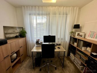 NA PREDAJ: Štýlový 4-izbový dom s dvojgarážou, klimatizáciou - 14