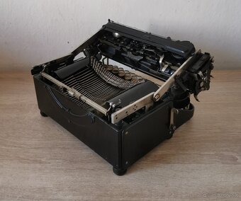 Starožitný skladací písací stroj ERIKA model 4 z roku 1927 - 14