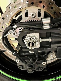 ZZR 1400 původ ČR, pouze 27tis, jako nová - 14