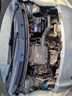 Toyota yaris 1.3 T 5D - 14