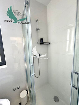 Luxusná novostavba vila s bazénom blízko mora a výhľadom na  - 14